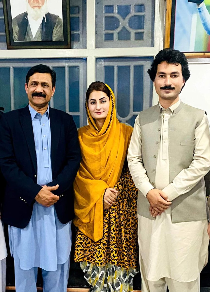 Almas_Khanam's tweet photo. بیا چې شي تازه زاړه وختونه روغاني ته
خُدی دې سوات ته راوله د سوات په بهانه

د ډیر ګران مشر ښاغلي ضیالدین کاکا سره مو په شانګله کښې لیدل کتل وشو
یاده دې وي چې ضیالدین کاکا  نه یواځې یو خه پلار بلکه یو ډیر بااخلاقه، وطن پاله، بشر پاله ،میلمه پاله، بازوقه او ډیر خوږ انسان هم دی .. https://t.co/UxI4TGhBxX