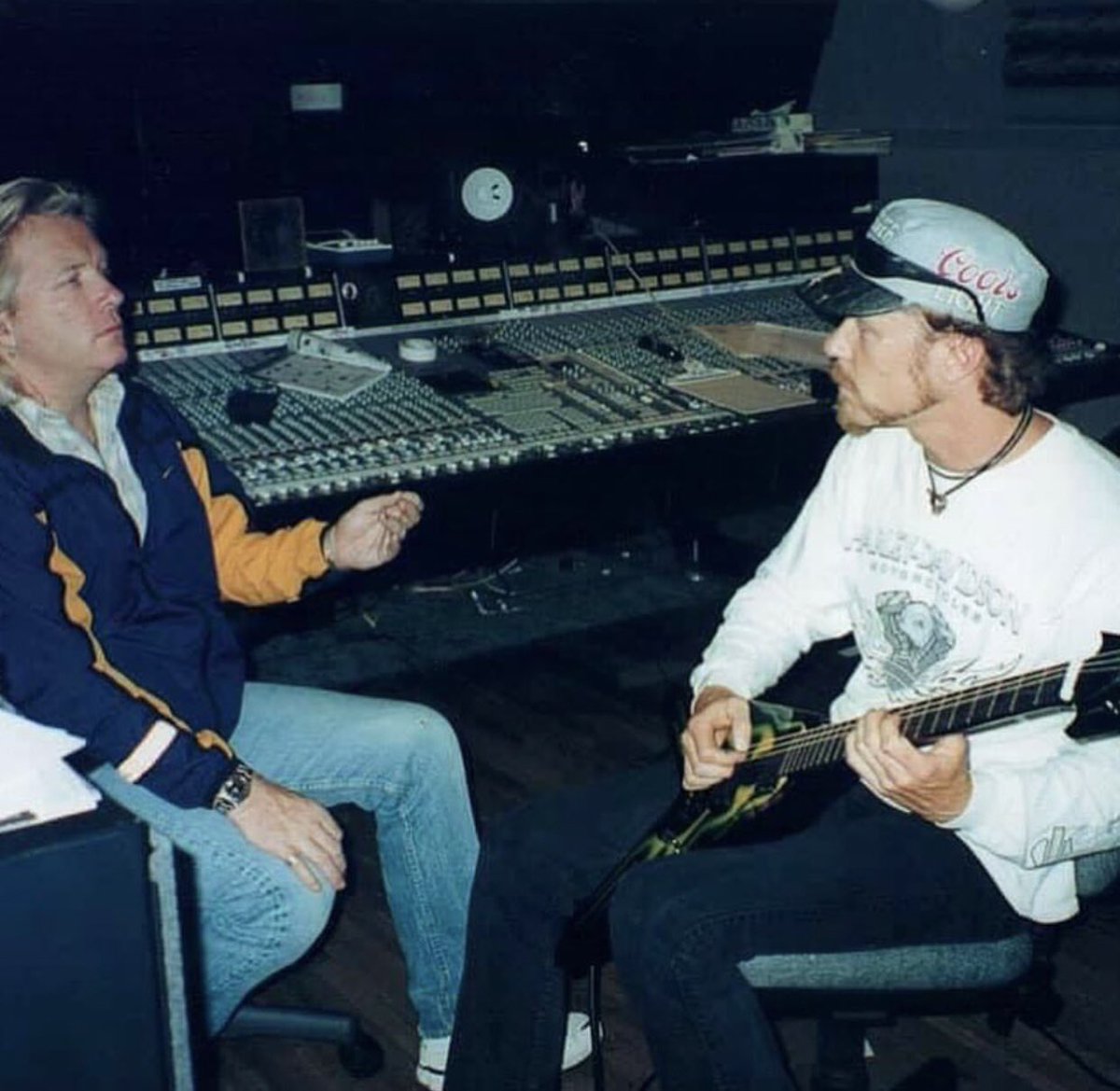 MetSince1981's tweet photo. #UnDíaComoHoy…
#OnThisDay…
📆 En el año 1995, un día como hoy 01 de Mayo, @Metallica inicia las grabaciones de los álbum “Load" & “ReLoad", bajo la Producción de Bob Rock en The Plant Studios de Sausalito CA USA 🇺🇸.
#Metallica #LoadAlbum #ReLoadAlbum #METALLICASince1981 https://t.co/KrmIifzAbK