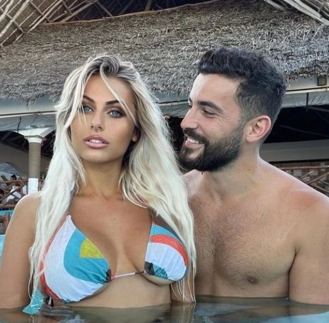 BalanceLaNews's tweet photo. Révélation| #Romane a révélé être tombée enceinte de #Anthony puis avoir fait une fausse couche au bout de quelques semaines: " le destin ne voulait pas et dieu merci" 

#telerealite #maevaghennam #melanie #booba #DylanThiry #Milajasmine #illan #Jazz https://t.co/FRCKd03eOg
