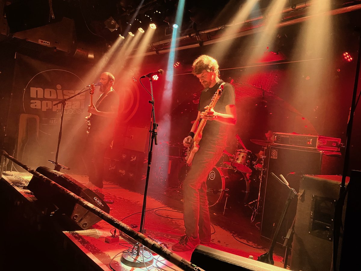 StateOfGuitars's tweet photo. The Noise Masses Generate: #20jahre @noiseappeal w/ @lauschmusic #fuckhead #dunfieldthree & #phalangst at #chelseavienna
>> https://t.co/A1YMhCoamx
#nar20 #noiseappealrecords #lausch #progressive #postrock #noise #industrial #indie #labelfest #michaelhacker #stateofguitars #sog https://t.co/Z9pLB1m5hs