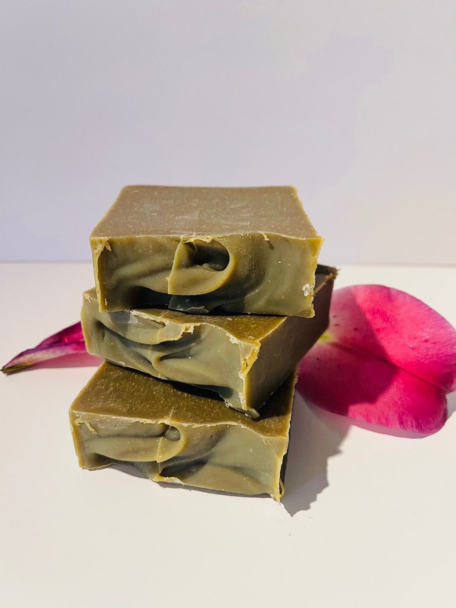 QuizzyMae’s has created a specialized formula to clean, brighten, and tighten your skin. Made without harmful ingredients or GMOS. Unisex. Shop now at QuizzyMae.com #handmade #facesoap #nontoxicbeauty #blackownedbusiness #soapartisan #soap #plantbased