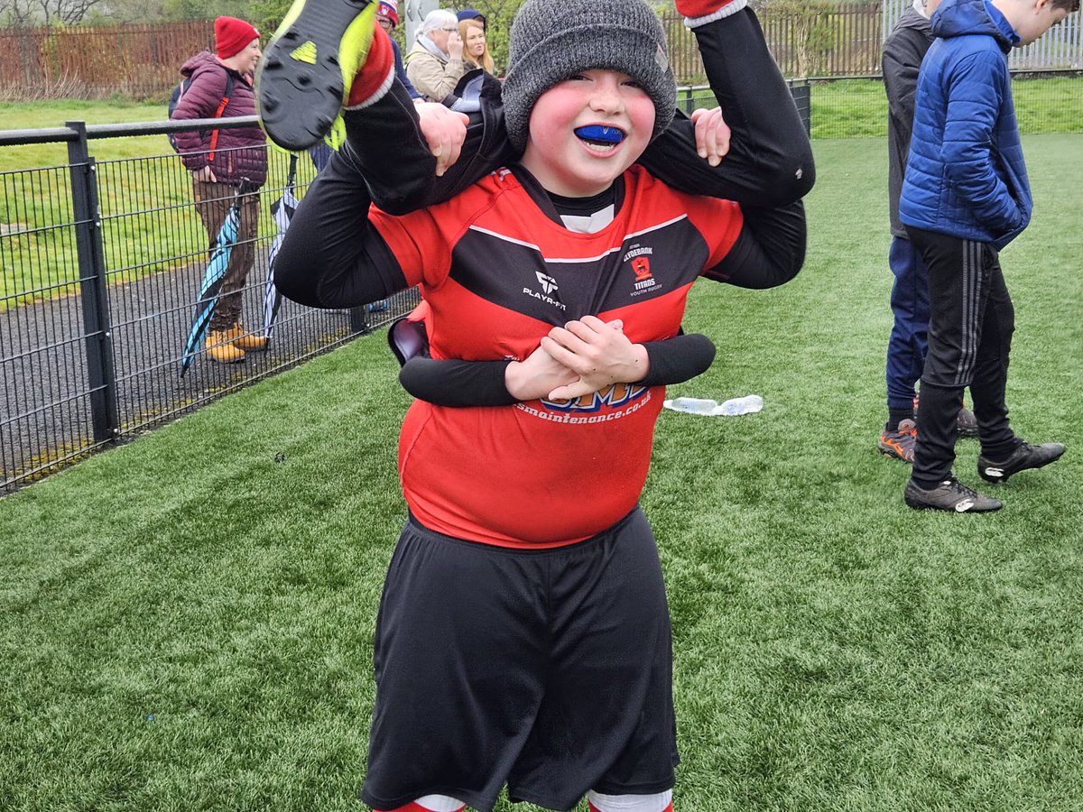 crfctitansrugby's tweet photo. What a day yesterday at our festival with Paisley,Waysiders,Uddingston,Irvine and Helensburgh/Lomond visiting.
Topped off with a visit from the one and only Rory Darge even after playing in Wales on Saturday Evening.Lots of thanks to be given out.
One very proud club https://t.co/mF6MgkGWeE