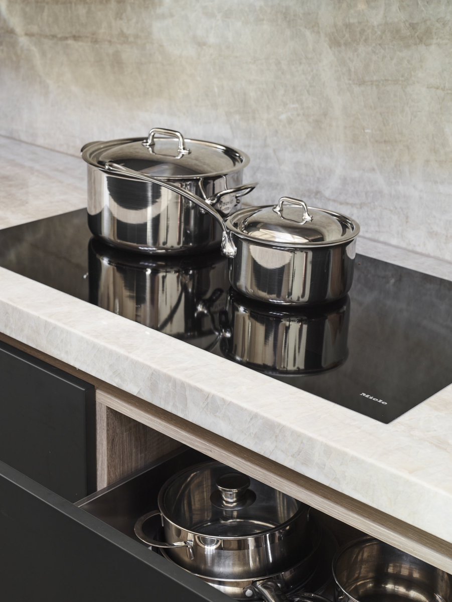 roundhouse_dsgn's tweet photo. A modern kitchen inspired by the impressive oak vaulted ceiling. The design is accented with a similar toned whitewashed oak for the recessed handles, cabinet handrails and sideboard to create a visual connection with the kitchen.
#roundhousedesign #kitchen #kitchendesign https://t.co/6t8jjNx8it