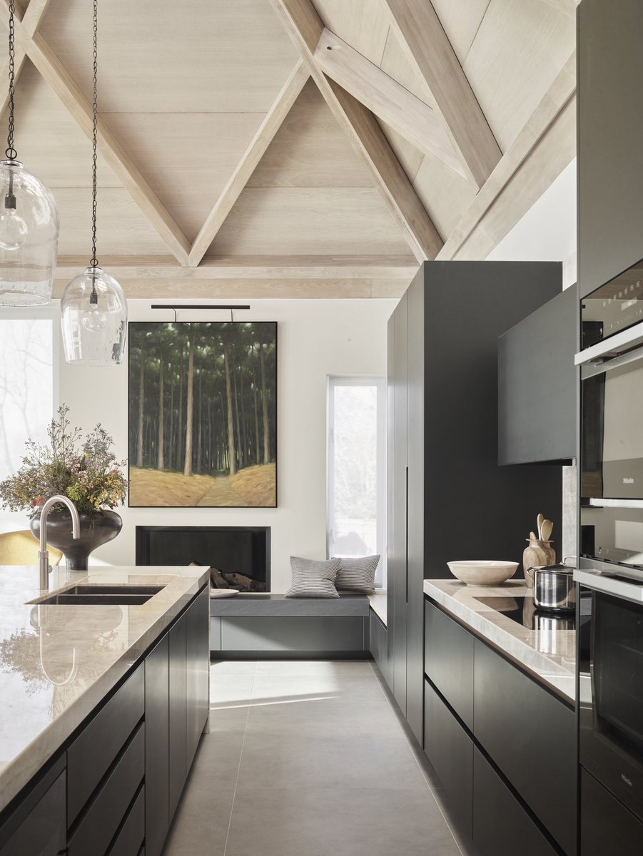 roundhouse_dsgn's tweet photo. A modern kitchen inspired by the impressive oak vaulted ceiling. The design is accented with a similar toned whitewashed oak for the recessed handles, cabinet handrails and sideboard to create a visual connection with the kitchen.
#roundhousedesign #kitchen #kitchendesign https://t.co/6t8jjNx8it