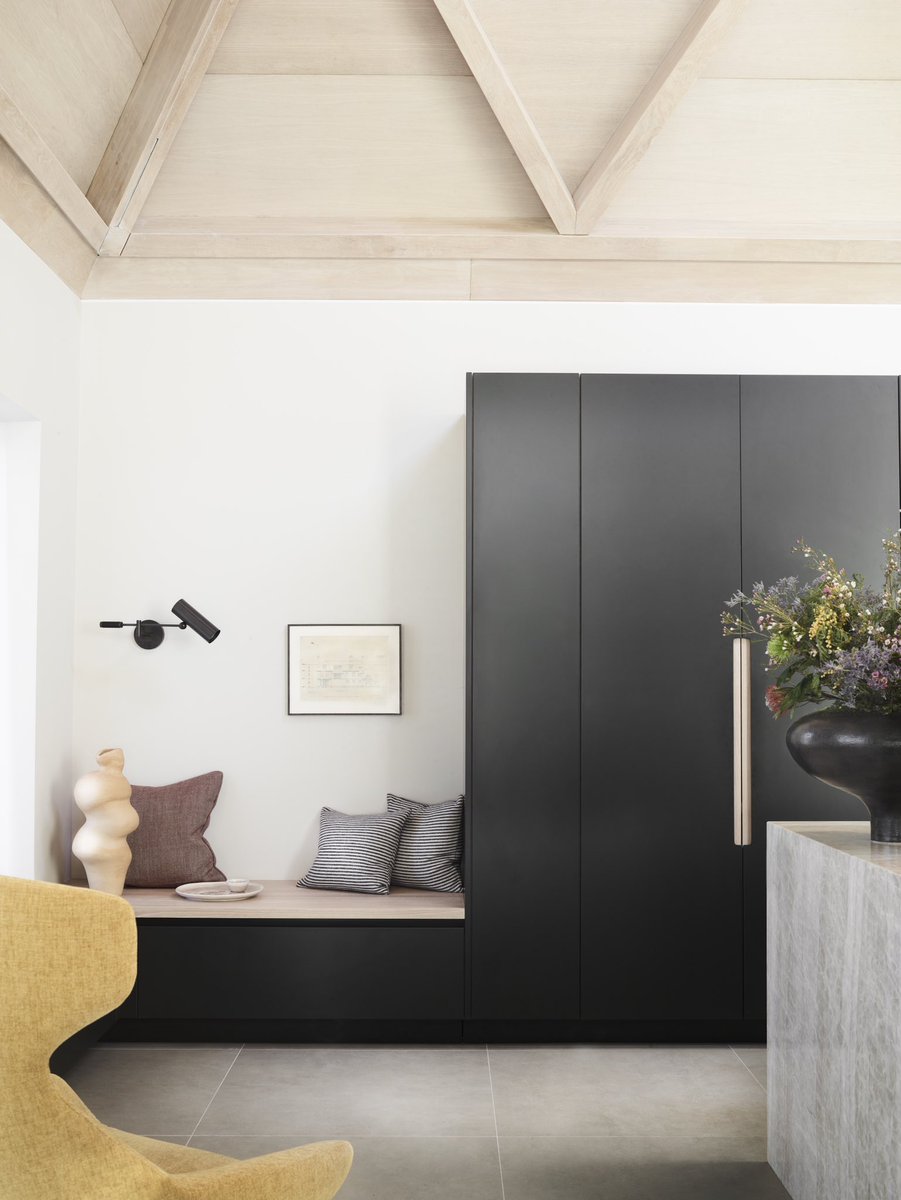roundhouse_dsgn's tweet photo. A modern kitchen inspired by the impressive oak vaulted ceiling. The design is accented with a similar toned whitewashed oak for the recessed handles, cabinet handrails and sideboard to create a visual connection with the kitchen.
#roundhousedesign #kitchen #kitchendesign https://t.co/6t8jjNx8it