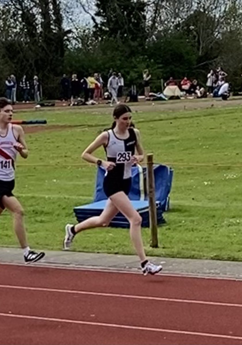 Two outdoor track races for Ella this week, two English Schools qualifying times (1500m & 3,000m), one PB … happy daughter 🏃🏻‍♀️