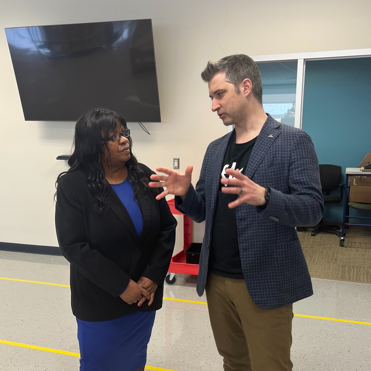 Last week we hosted <a href="/RepBrendaCarter/">Brenda Carter</a> at our Auburn Hills facility to show her the new FLO Ultra. Production has come a long way since our ribbon cutting last year! Thank you, Rep. Carter, for your ongoing support!

#evcharging #Michigan