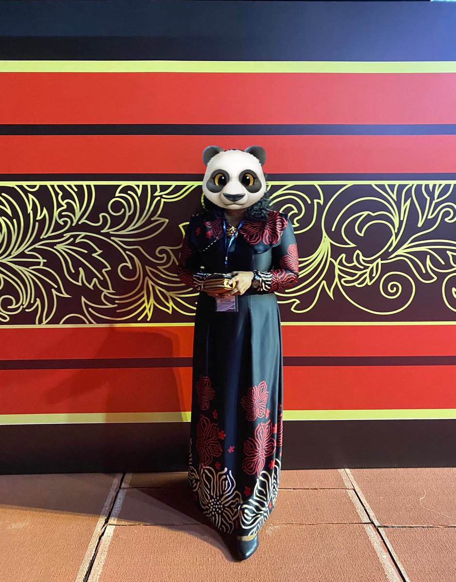 marnie_mn's tweet photo. I might have unintentionally colour coordinated with the background. https://t.co/UUIID2A03Y