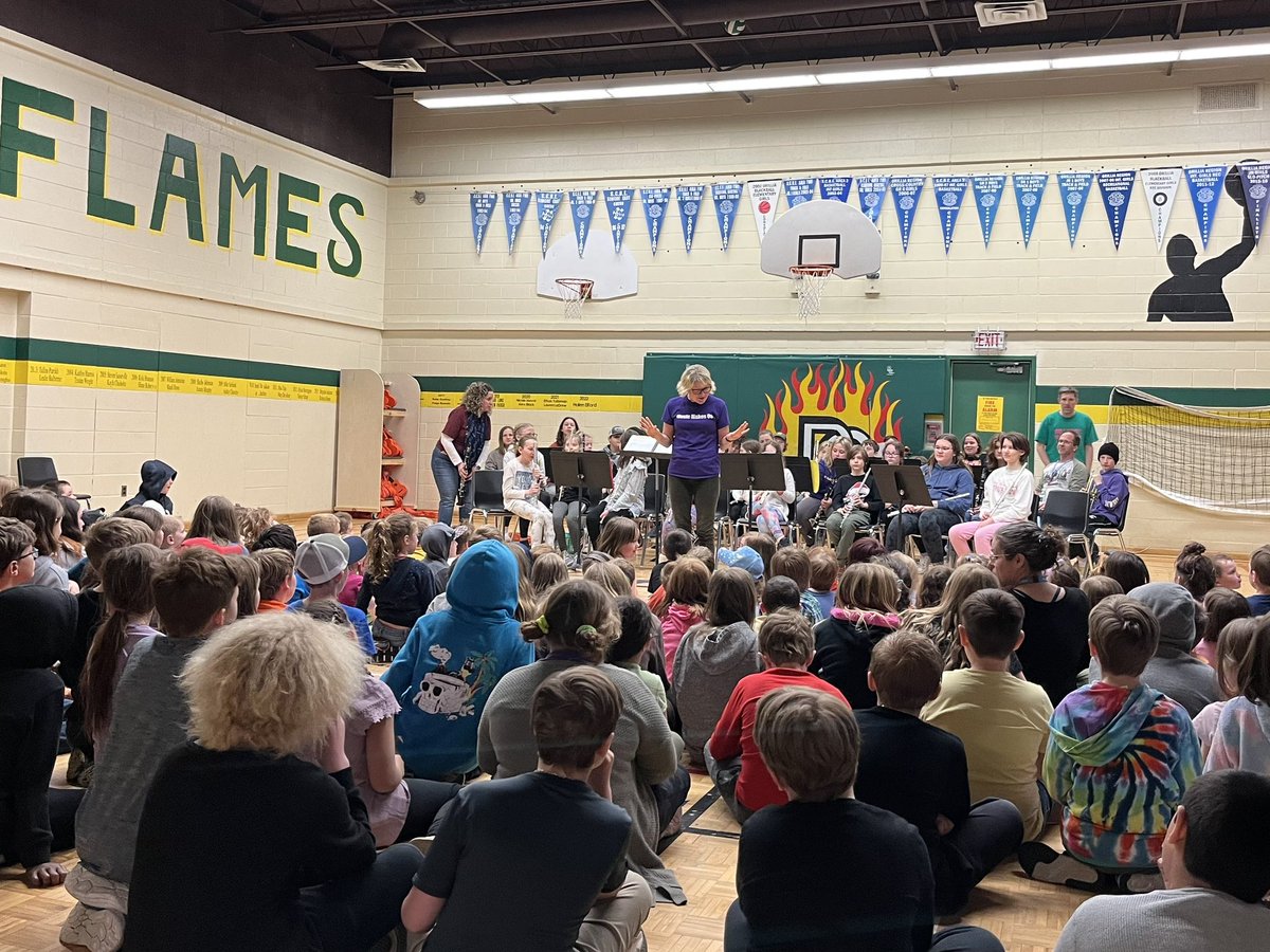 RamaCentral_PS's tweet photo. It’s #MusicMonday and we are enjoying our band performances along with many individual and small group musical 🎶 pieces!  We’re a small school with BIG musical talent! @SCDSBmusic @SCDSB_Schools https://t.co/L6SdimYWhl