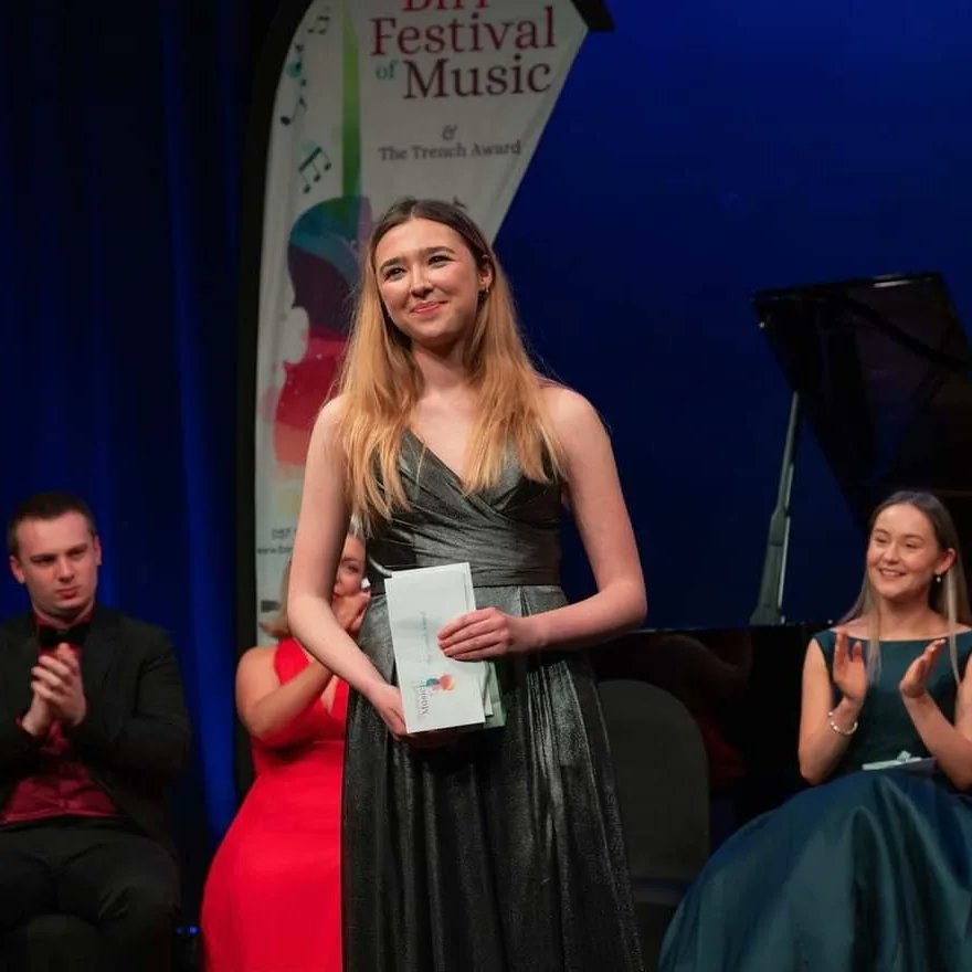 SandraOman1's tweet photo. What an incredible #trenchaward final @BirrFestofMusic last night. Privileged to be on a panel with #brunocaproni and #julianevans - knowledgeable, thoughtful, panelists. Thrilled to present the award to @ForrestViolin and the #lyonsclubaward to #deirdrehiggins https://t.co/KBI0CUCvKm