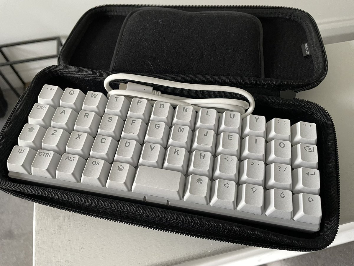 Travel board, matched the bindings to my Moonlander. It’s perfect <a href="/ErgoDoxEZ/">ErgoDox EZ</a> ⌨️