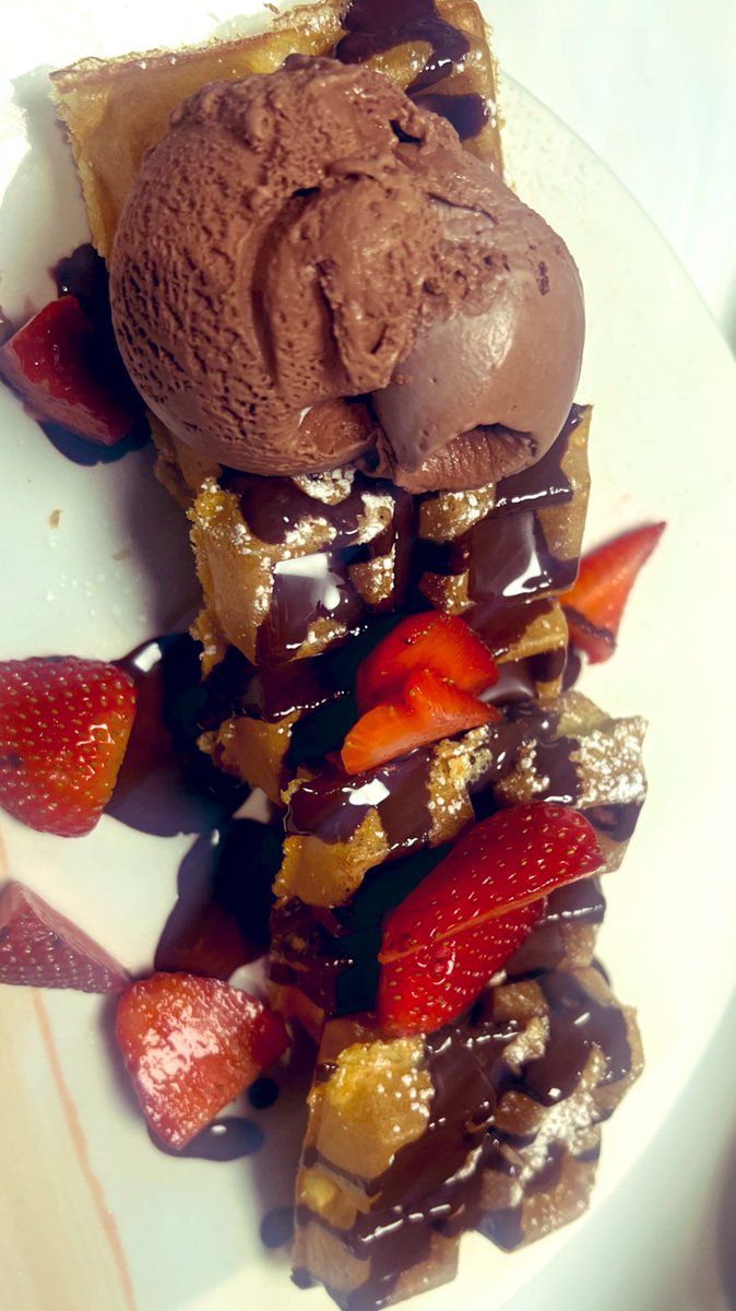 Teddy_Playhouse's tweet photo. This time I had #frenchtoast and #spicedtea @hautedolci @StGeorgesHarrow 
The food was #delicious ☕️🍟🧇
#dessert #ambience #goodservice👍 #greatvibes #waffles #pancakes #hotchocolate #newyorkloadedfries #bankholiday #longweekend #familytime❤️ #lifeisdolci #dolci https://t.co/J5Lx5igdix