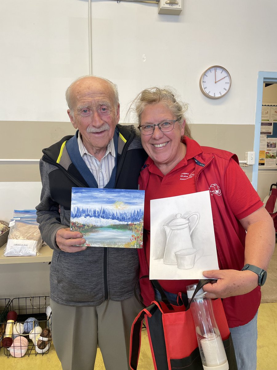 Our art programs were a hit at @KerbyCentre seniors’ expo this year! Over 40 people joined our free mini workshops and had a great time expressing their creativity 🎨✍️ love the fabulous artwork 🌟 #creativeaging #yyc #seniors #Unison