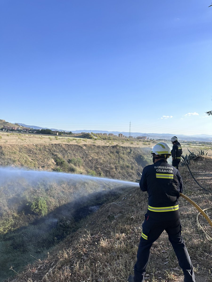 JuventudJun's tweet photo. Incendio controlado en Morquiles.Presuntamente intencionado, así lo apuntan los propios profesionales. Está todo controlado debido a que se encontraba en buen mantenimiento por el Ayuntamiento y se ha actuado con rapidez.

@AyuntamientoJun 
@Asuarezm https://t.co/6DXWRUrVtk