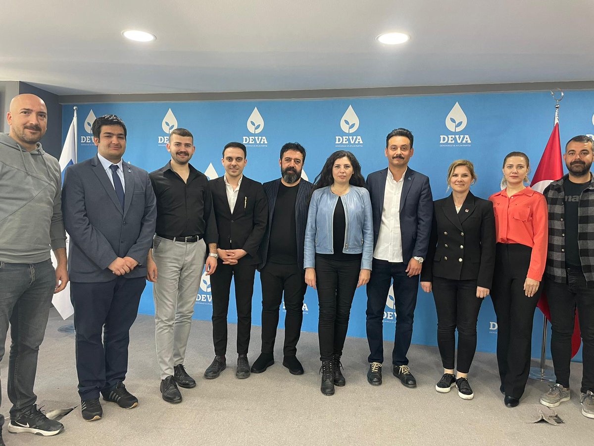 Bursa CHP Milletvekili Adayı Sn. Jülide Akköprü ve İl Yöneticisi Sn. Aylin Taşdelenyılmaz bugün İlçe teşkilatımızı ziyaret etti.

#HaydiTürkiye 
#SanaSöz