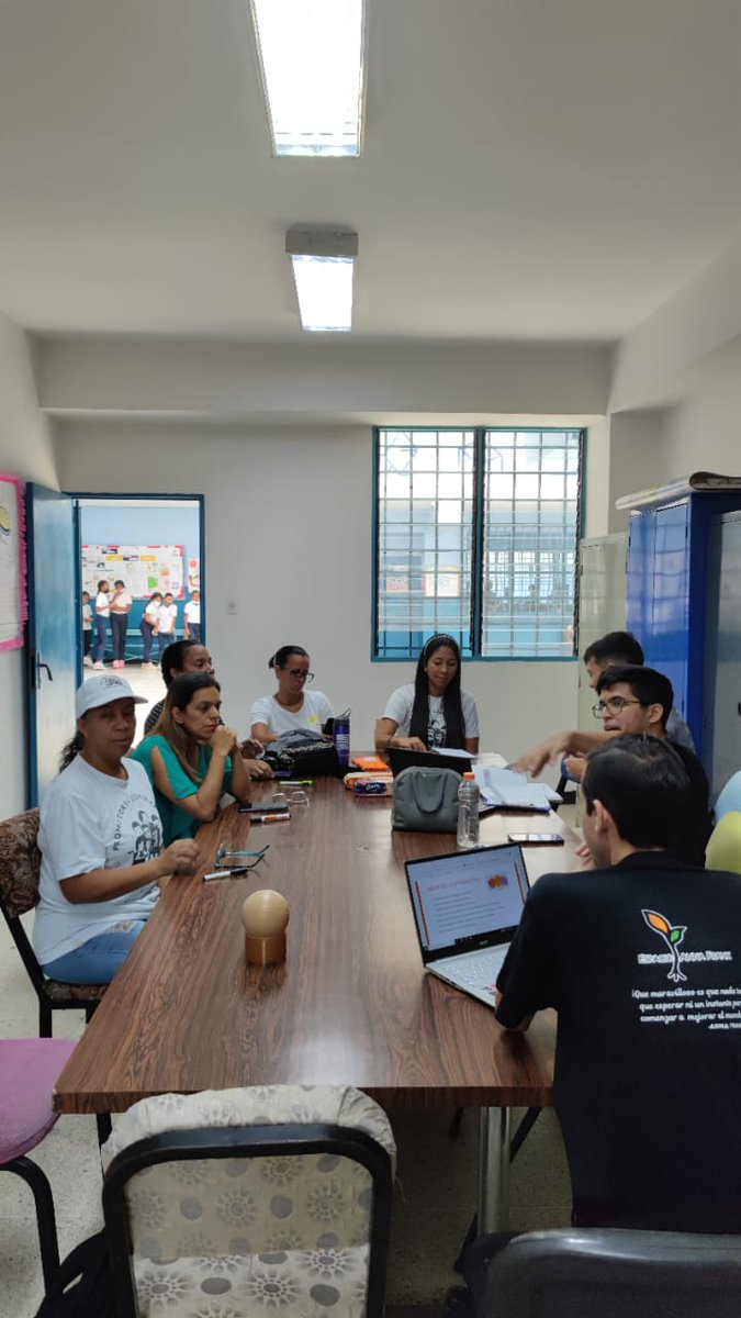 EspacioAF's tweet photo. Estudiantes, docentes y miembros de la comunidad de #SanBlas participaron en talleres del programa “Yo Soy en el Aula”🌱 que realizamos en #abril en alianza con @FFUNDANA en el Mcpio. #Sucre:

🏫U.E. Consuelo Navas Tovar
🏫U.E. Bolivariana Guaicaipuro
🏫U.E. Estadal Simón Bolívar https://t.co/gGO1woddnb