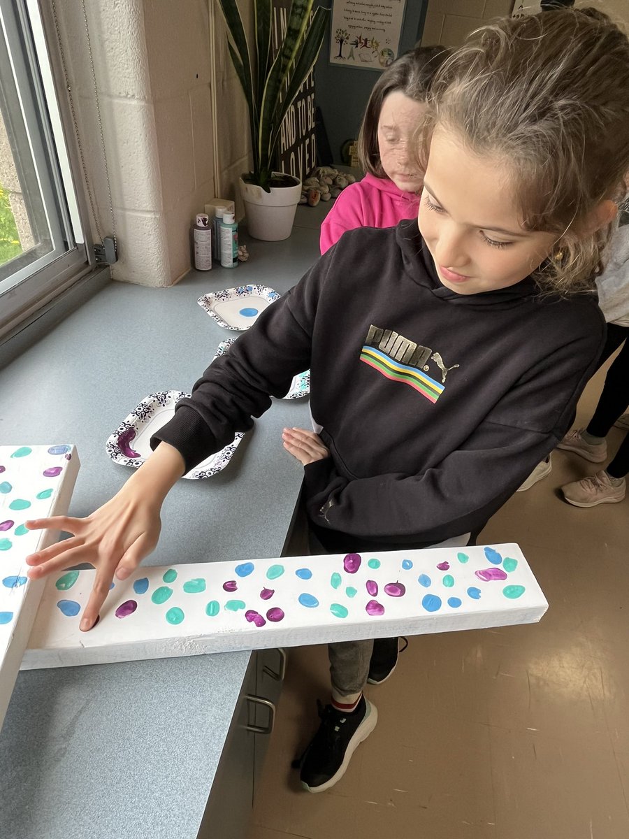We are many, we are one. Kicking off education week visiting our classrooms with a great book and activity - can’t wait for the finished product! #sccdsb <a href="/StJosephCorCS/">St Joseph Corunna</a> #CatholicEducationWeek #wearemanyweareone