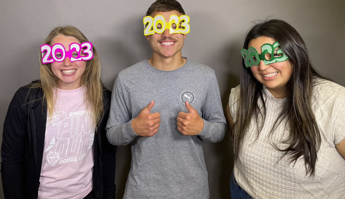 counselorsGCHS's tweet photo. YAY for MAY! Graduation is almost here! Congrats Class of 2023! #gcbuffpride #1herd https://t.co/9wEyG2Dk6M