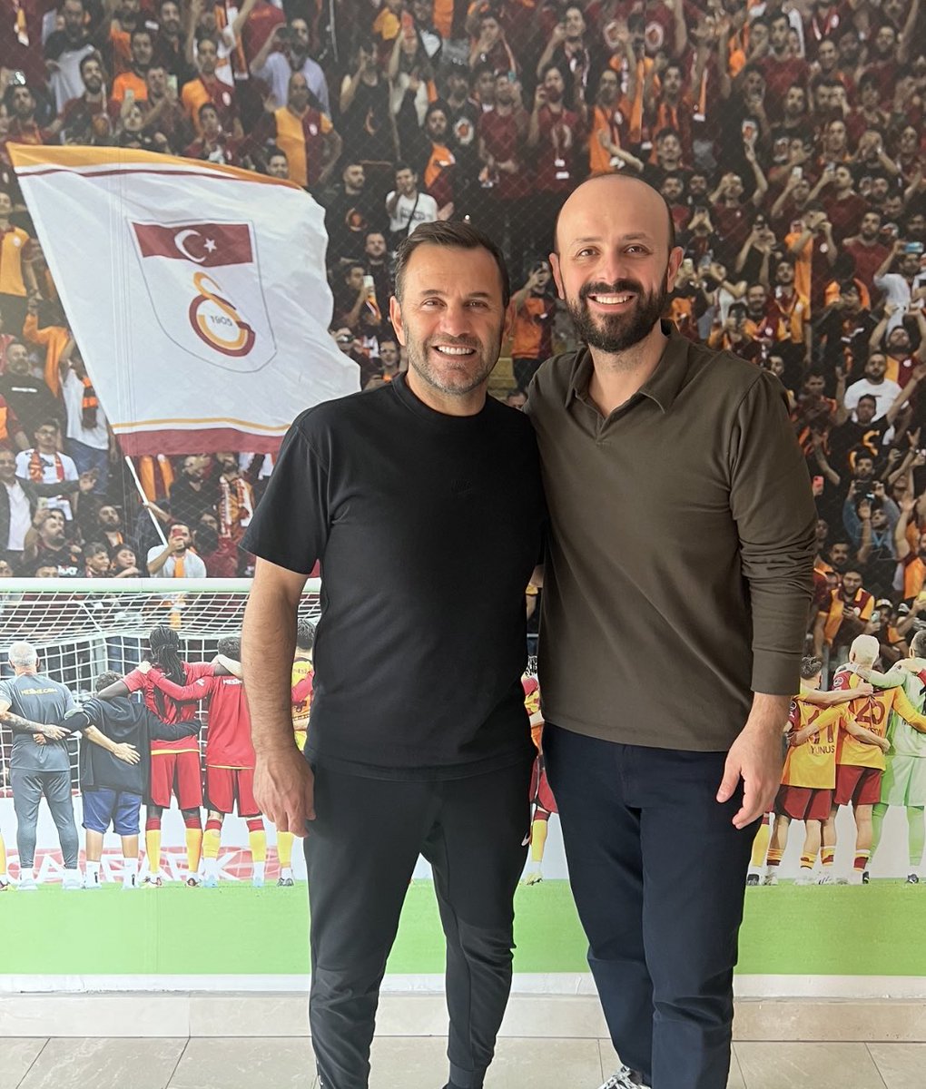 saffetulusoy's tweet photo. Simdi daha yüksek sesle..
Okan Buruk Sampiyon yap bizi.. 💛❤️ https://t.co/oSGSP6RY4r