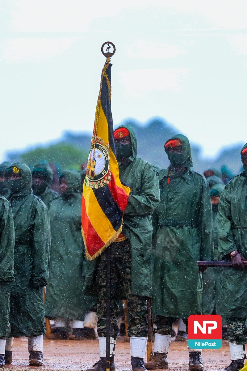 The National flag 🇺🇬held strong regardless of heavy rains🙏

Kudos to the men in Uniform 🙏