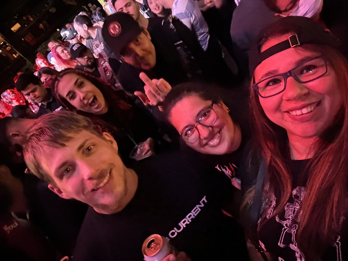 mrsheidi29's tweet photo. Date night/ Celebrating sister’s birthday late(it was in March)last night! We can officially cross @ATC_BAND off our bucket list! 🤘🏽🔥🖤 https://t.co/rGCxZd8FLq