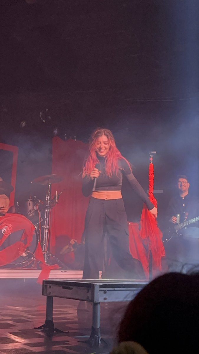 mrsheidi29's tweet photo. Date night/ Celebrating sister’s birthday late(it was in March)last night! We can officially cross @ATC_BAND off our bucket list! 🤘🏽🔥🖤 https://t.co/rGCxZd8FLq