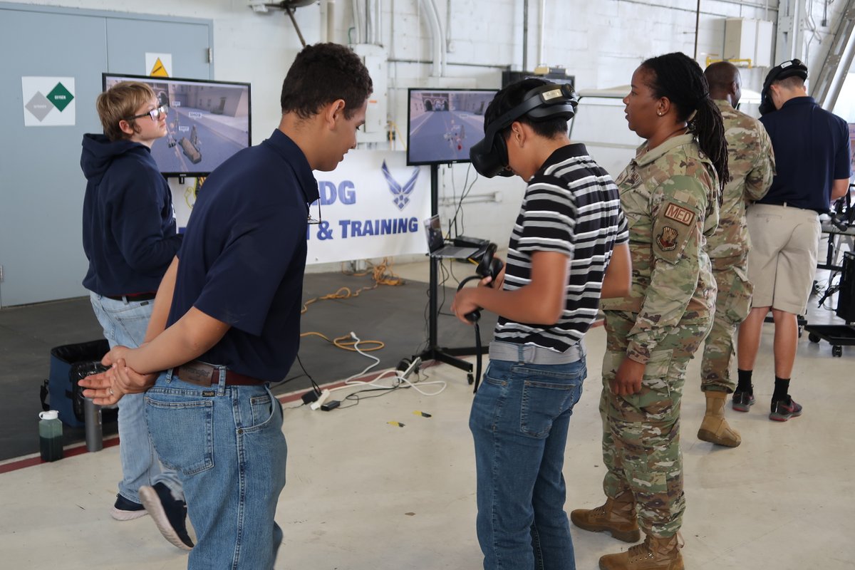 USSOCOM's tweet image. #JROTC cadets from @HillsboroughSch and area colleges participated in Military Career Day at @MacDill_AFB, Florida, on April 28. Students took a tour featuring static displays, exhibits, and demonstrations of USSOCOM capabilities, base missions support, and MacDill's aircraft.