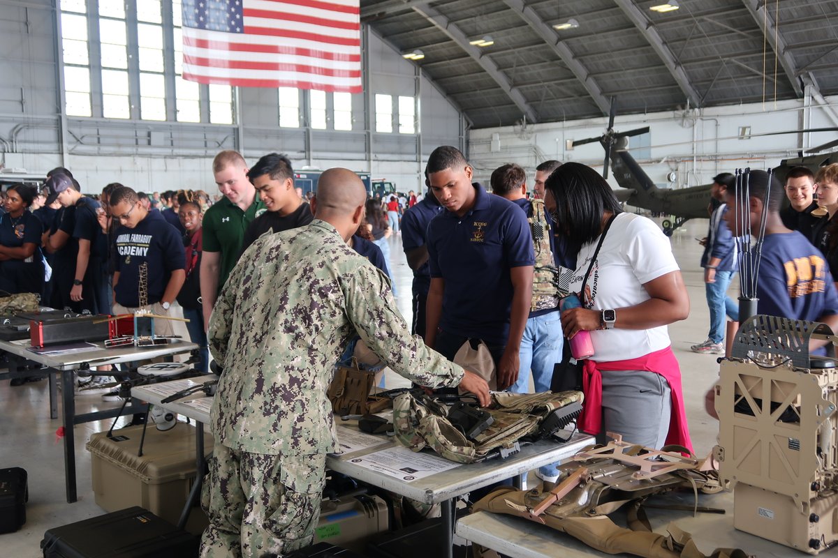 USSOCOM's tweet image. #JROTC cadets from @HillsboroughSch and area colleges participated in Military Career Day at @MacDill_AFB, Florida, on April 28. Students took a tour featuring static displays, exhibits, and demonstrations of USSOCOM capabilities, base missions support, and MacDill's aircraft.