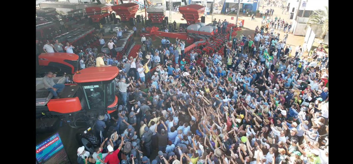 CostaNetoPL's tweet photo. Inacreditável!
Foi enorme a multidão que acompanhou Jair Bolsonaro hoje, durante a abertura da maior feira internacional de tecnologia agrícola da América Latina, Agrishow, em Ribeirão Preto (SP). https://t.co/ISIOMfKMir