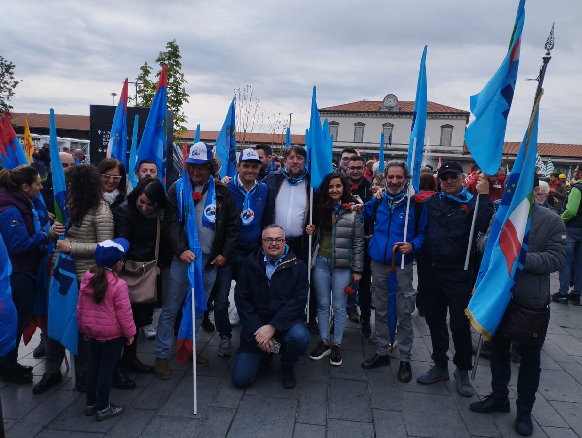 #PrimoMaggio a Bergamo con ⁦<a href="/sandrocolombi/">sandro colombi</a>⁩ #uilnoncifermiamomai