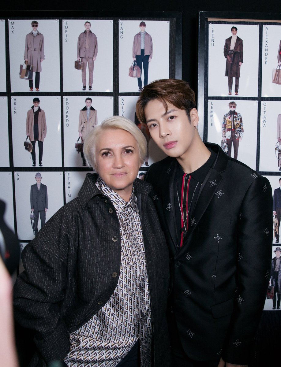 jacksonwworld's tweet photo. ⚡Jackson Wang was the first artist to perform live at Fendi show in 2019
⚡Fendi Ambassador
⚡First ever velvet collection by Fendi designed by Jackson (#FendixJacksonWang limited collection Sold Out)
⚡Karl Lagerfeld & Silvia Venturini Fendi Personally visited Jackson for Fendiman MV Shoot in 2018
#MetGala #MetGala2023