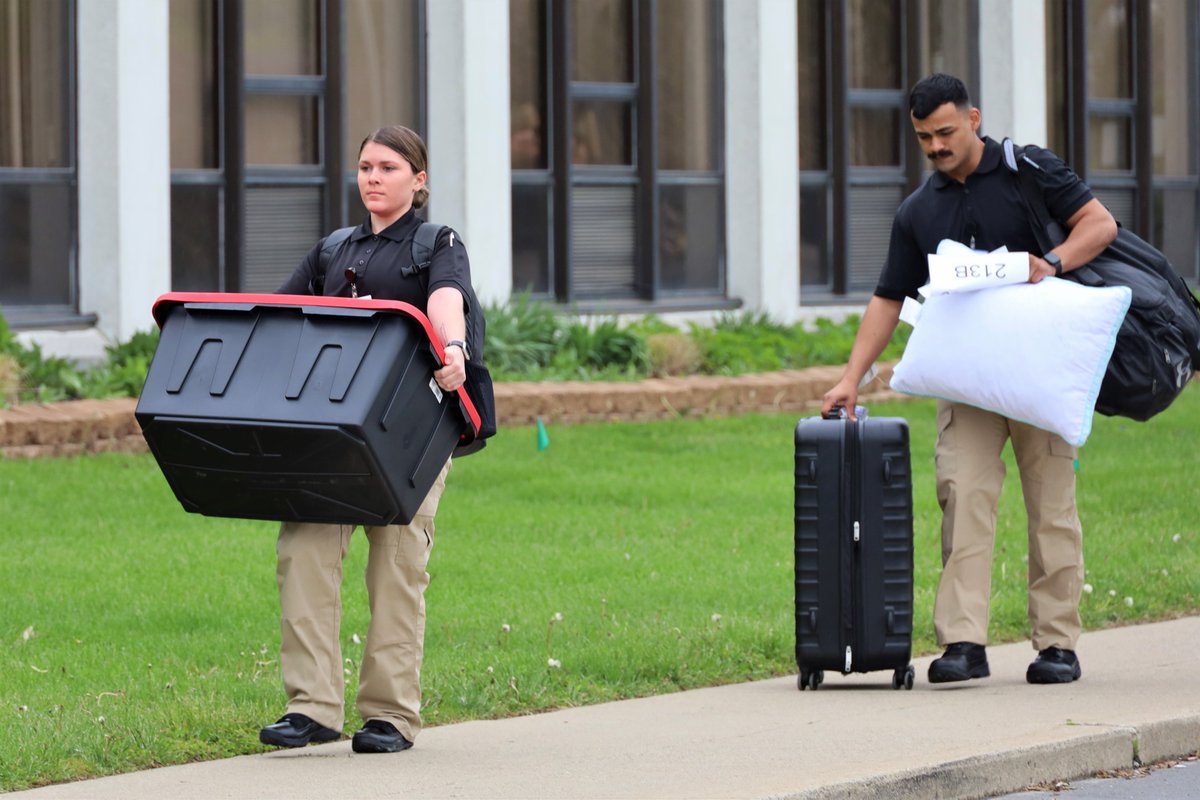 IndianaLawEnfo1's tweet photo. It's May 1st, the first day for Basic Class 230! Students had a few minutes to get a few things from their car this afternoon. 182 students are here for another large class.
#MoveInMonday #ILEABasicClass230 #NewLifeBegins #AlwaysBeTraining https://t.co/L9nBN3ACI6