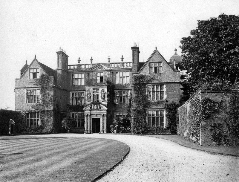 Castlebromhall's tweet photo. So much history on this beautiful hall and grounds, lovingly restored by Linda and Neil, now as a delightful @BestWesternGB hotel and wedding venue in the heart of the West Midlands https://t.co/lgkFB1NVn6