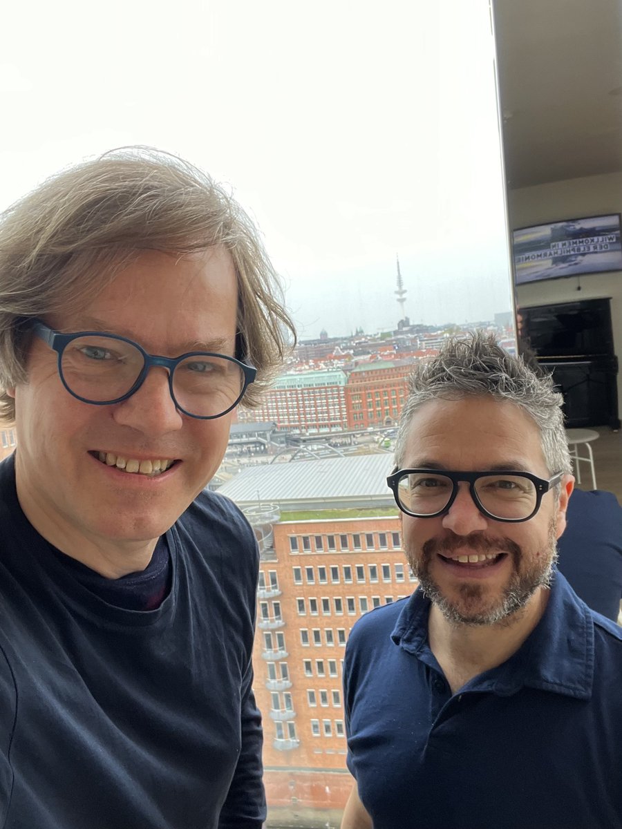 Happy soloist, happy composer! This weekend’s performances at @Elbphilharmonie soared off into the galaxies. What an immense pleasure to be present for the journey this piece is taking. And yesterday “On a Clear Day” got its PROPER presentation: a bluebird cloudless day!