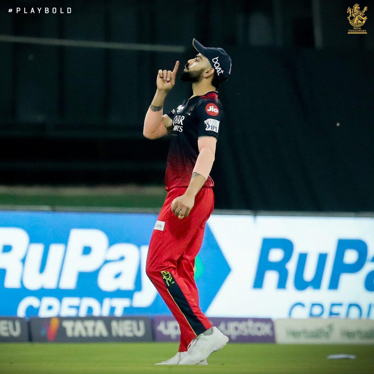 Deepak_jha11's tweet photo. जैसा काम करोगे वैसा ही फल मिलेगा!  🤫
चिन्नास्वामी में गौतम गंभीर के जश्न पर विराट कोहली का जवाब "प्यार फैलाओ नफरत नह���ं"  ❤️
Love you Virat Kohli 
 #LSGvRCB #viratkholi https://t.co/FM6QH0wiwW