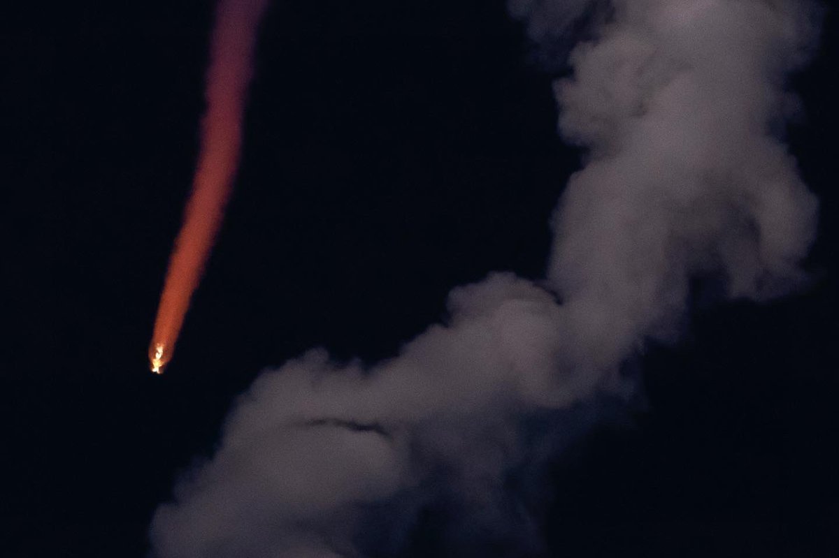 nikiawolf's tweet image. Pretty good views of a launch everyone was hoping would finally get off the ground

@SpaceX #spacex #FalconHeavy #falconheavylaunch #rocketlaunch #nikoncreators @NikonUSA