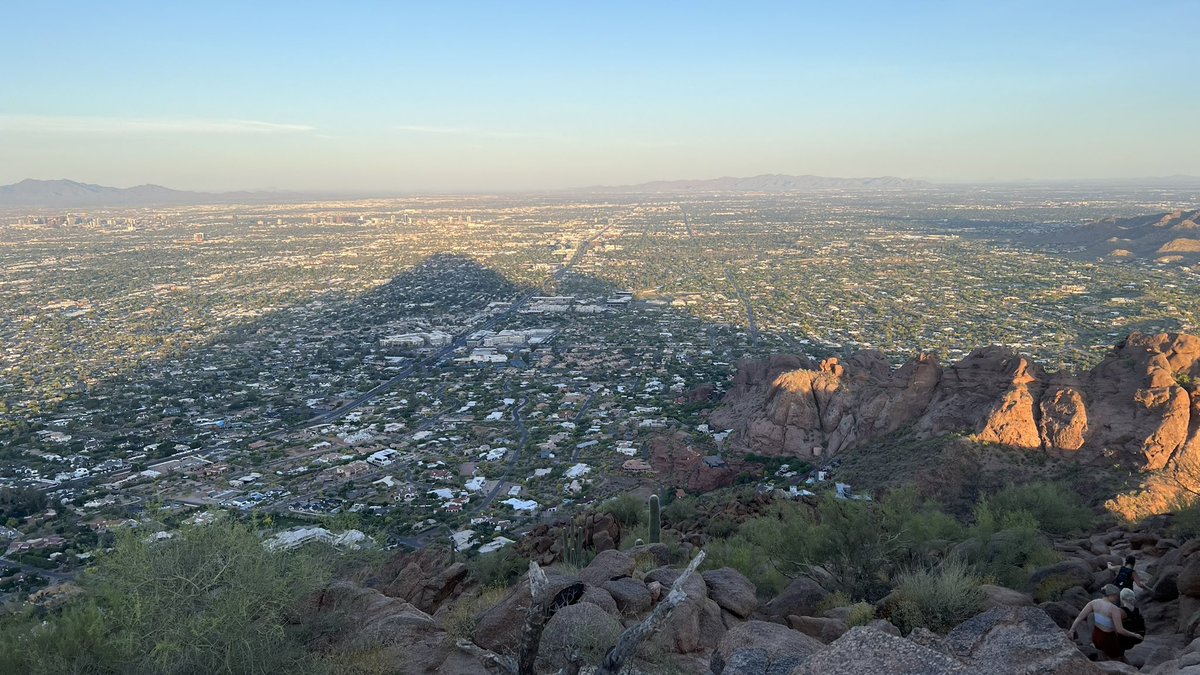 Quest_4_Truth_'s tweet image. #camelbackmountain at sunrise