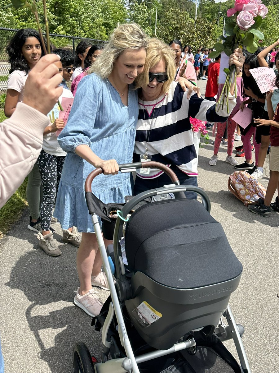 Such a special day celebrating our wonderful principal! Thanks for all that you do!💖💖 <a href="/WhiteOakElem/">White Oak Elementary</a> <a href="/SwaimRobin/">White Oak Principal</a> <a href="/BigBlueNC2014/">Kevin Boynton</a>