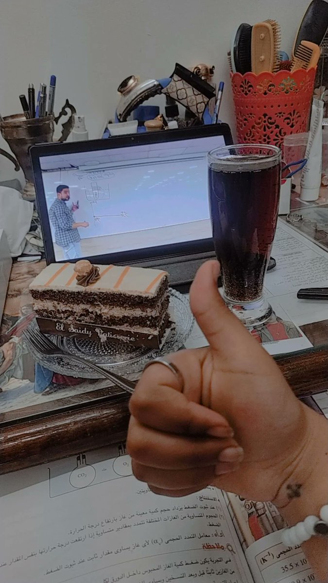 MartinaAtifSam1's tweet photo. كل سنه وبابا وماما طيبين وكل حاجه بس لي اتعامل المعامله دي بجد 🥲🤦‍♀️♥️♥️ https://t.co/dFslPewOLr