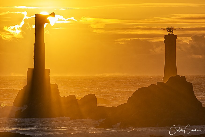 cain_cedric's tweet photo. Coucher de soleil à la pointe de Pern.
#pointedepern #pern #sunset #lighthouse_world #nividic #phare #pharedenividic #lighthouse #lumieresdouessant #cedriccain #bzh #iroise #merdiroise #coucherdesoleil #letelegramme #ouestfrance #magnifiquebretagne #lumieresdouessant https://t.co/RiEzW4QEQN