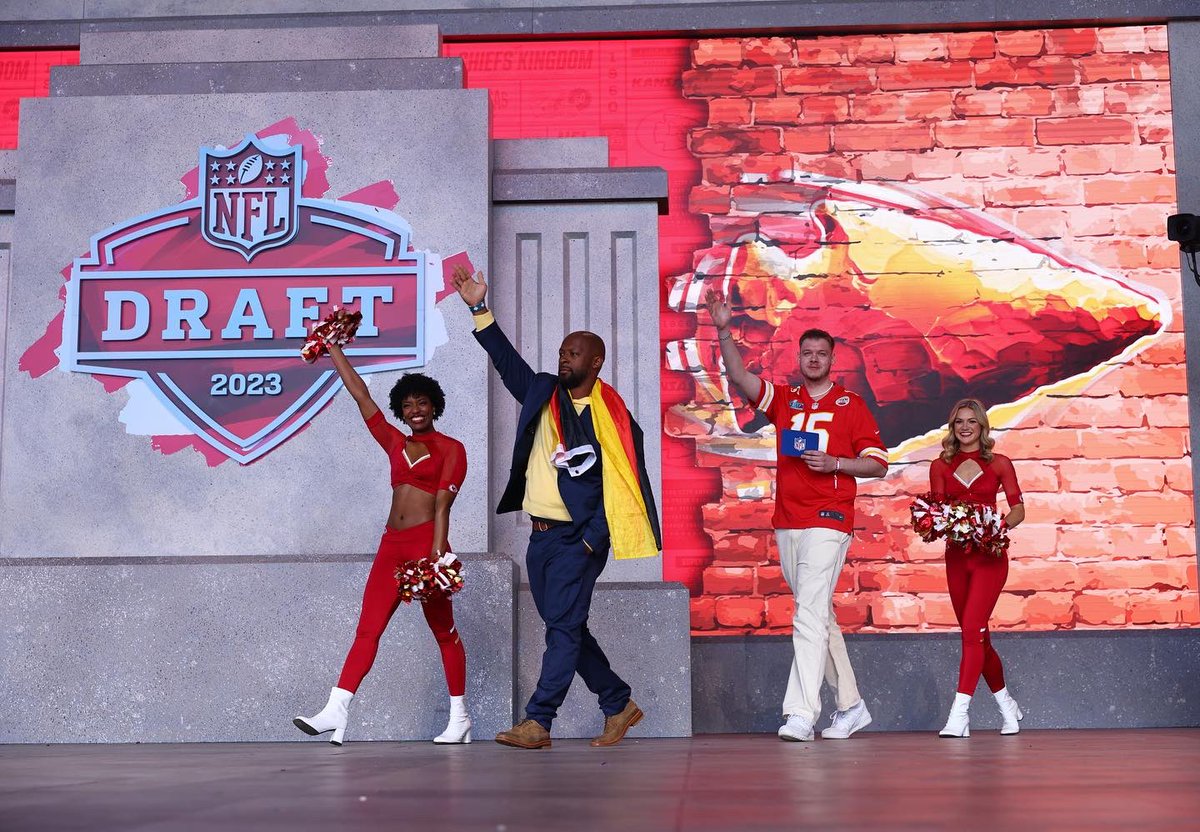 Mark Donovan tweet media