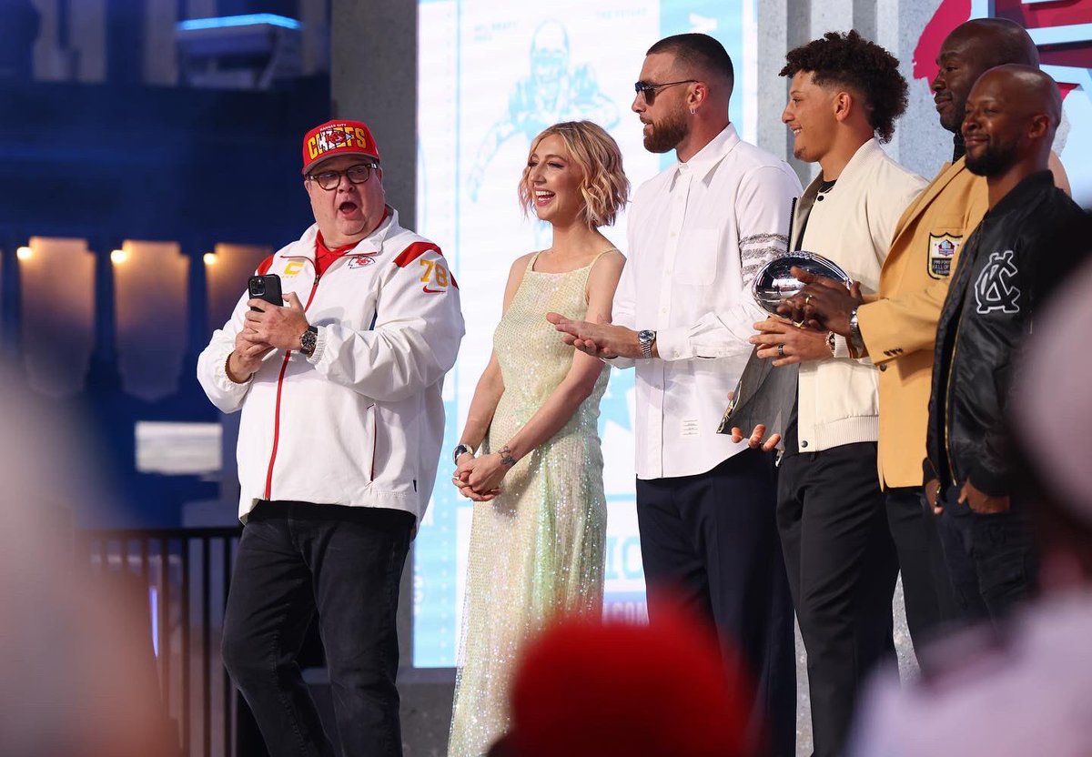 Mark Donovan tweet media