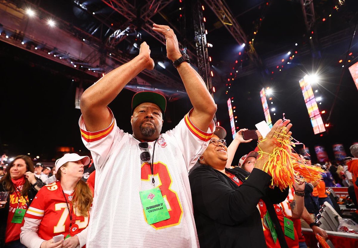 Mark Donovan tweet media