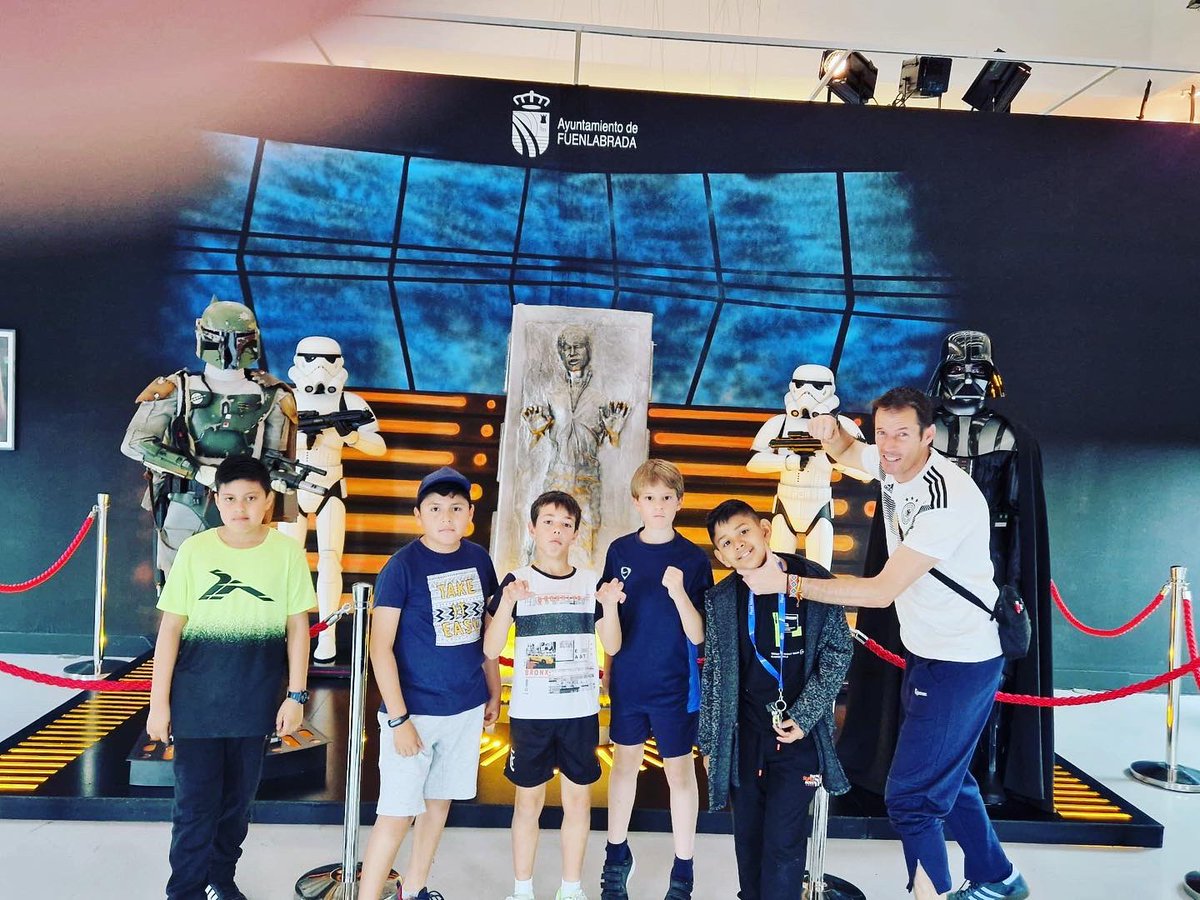 ClubPalomeras's tweet photo. Los de 5º disfrutaron el sábado de la exposición de STAR WARS! https://t.co/yCYs3a3CEA