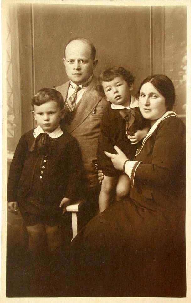 AuschwitzMuseum's tweet photo. 1 May 1944 | A Polish Jewish poet Itzhak Katzenelson (b. 1886) was murdered in a gas chamber in #Auschwitz. He wrote "Song of the Murdered Jewish People.”

Thanks to a passport from Ładoś Group he left Warsaw to Vittel detention camp &amp; later Drancy.  https://t.co/z0LI11C9re https://t.co/ovIc3bpbxO