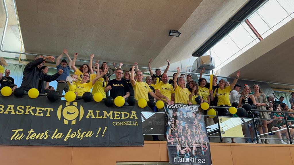 sergio_vera87's tweet photo. Si ho pots imaginar, pots fer-ho.

Indescriptible.
Màgiques.
Úniques.

Admiració eterna a aquest EQUIP. Gratitud infinita a aquestes jugadores, companys de viatge i una afició incansable.

SOM CAMPIONES DE CATALUNYA 🖤💛 https://t.co/IherG97iAi