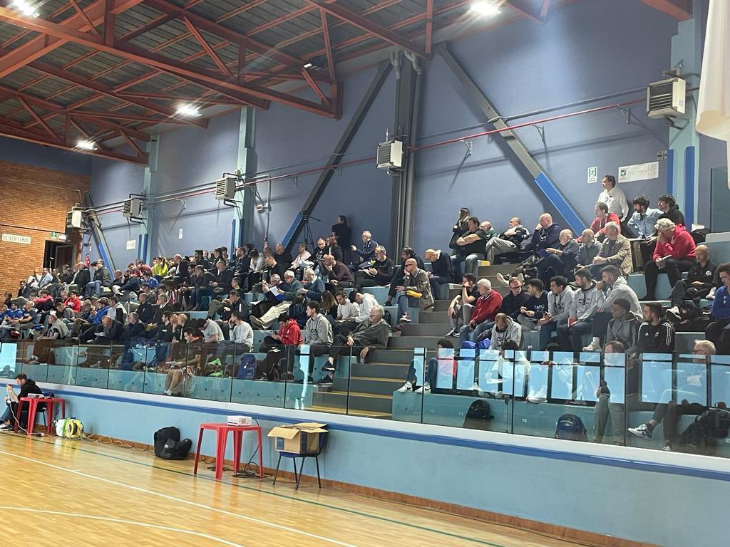 Concluso ONE DAY CLINIC per l’attività giovanile organizzato da coach Guido Saibene. Oltre 200 allenatori provenienti da tutta Italia. Grazie a coach Gaetano Gebbia ed Alex Sarama. Un grazie anche a coach Recalcati per la sua presentazione ed al SANGA Milano per l’ospitalità.
