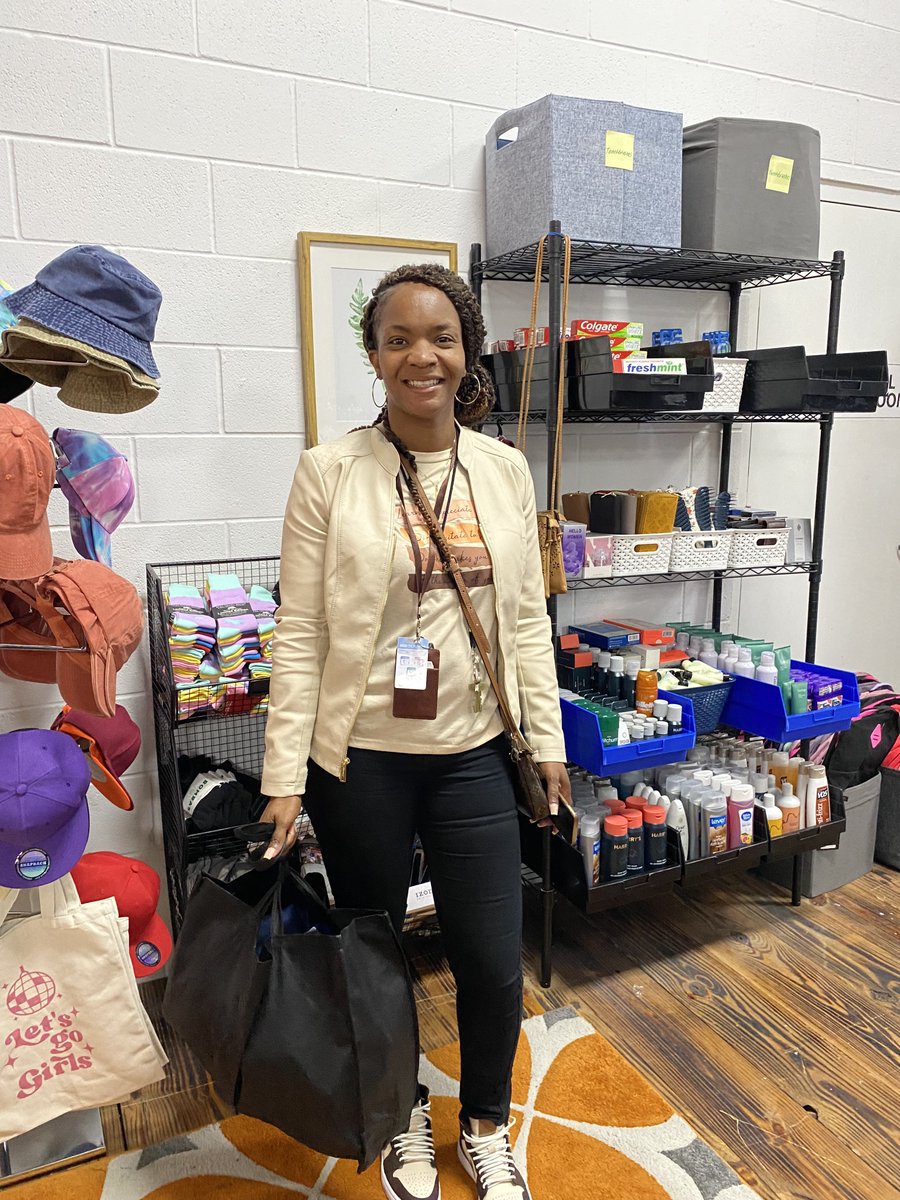 We work closely with HISD & several school districts in Houston Threads NEW clothing, shoes, & more for youth in need!

#local #nonprofit #houstonthreads #impact #newclothing #newshoes #fit #confidence #comfort #youth