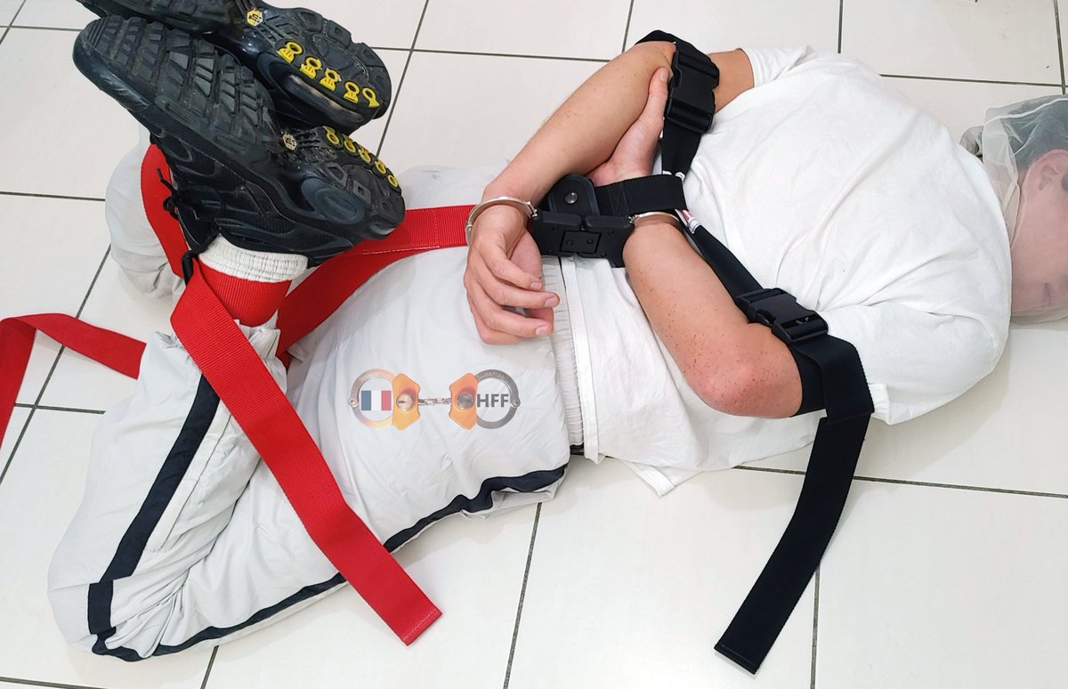 Handcuffs_Fr's tweet photo. VIPERS restraints and folding handcuffs. https://t.co/iPqqzJCJXN