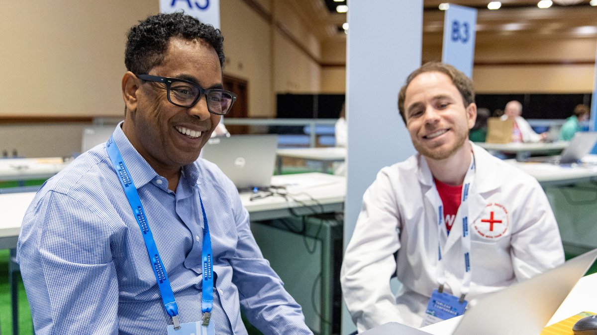 tableau's tweet photo. Tableau Doctor will see you soon. 🩺

Book an appointment at Tableau Conference #Data23 to diagnose your most vexing vizzes and cure your dashboard ailments: https://t.co/dQY1tZmjeR https://t.co/YiMIjUTeH6